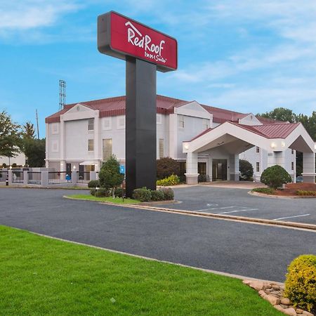 Red Roof Inn & Suites Ньюнан Екстер'єр фото