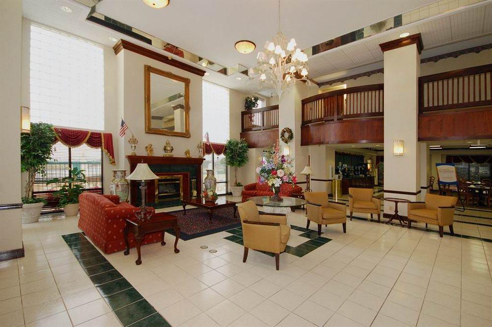 Red Roof Inn & Suites Ньюнан Екстер'єр фото