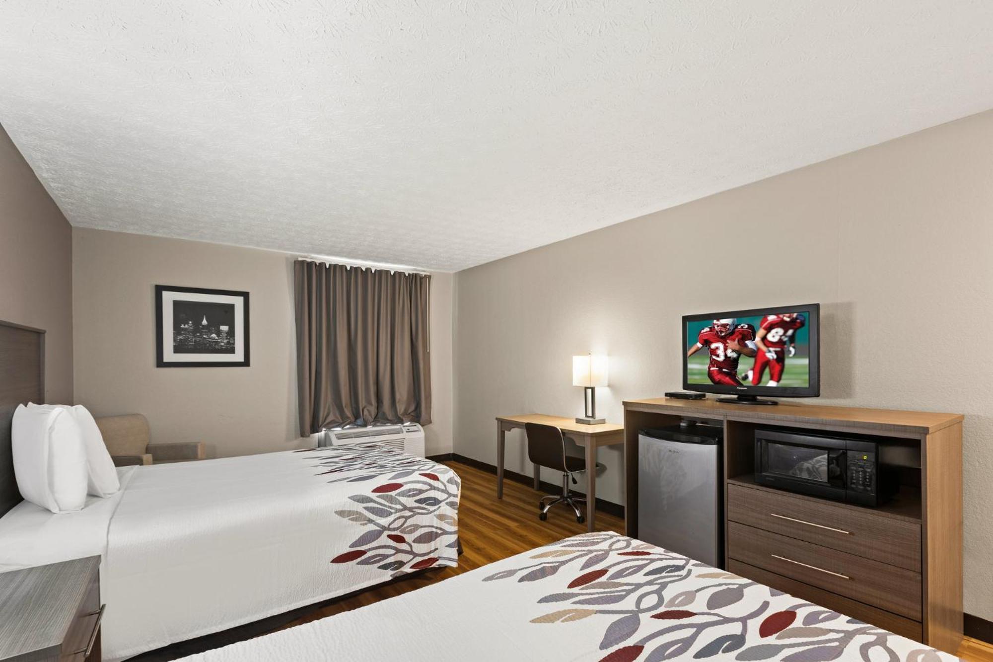 Red Roof Inn & Suites Ньюнан Екстер'єр фото