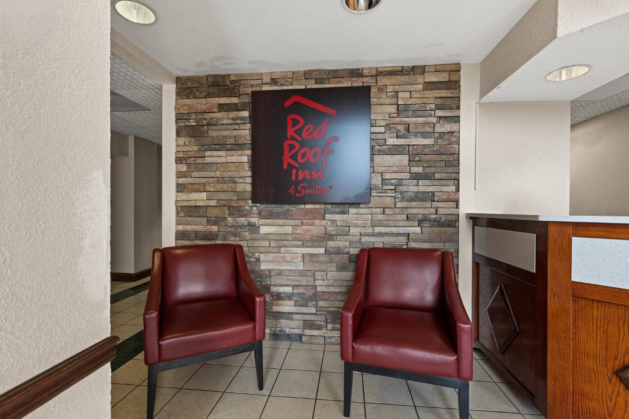 Red Roof Inn & Suites Ньюнан Екстер'єр фото
