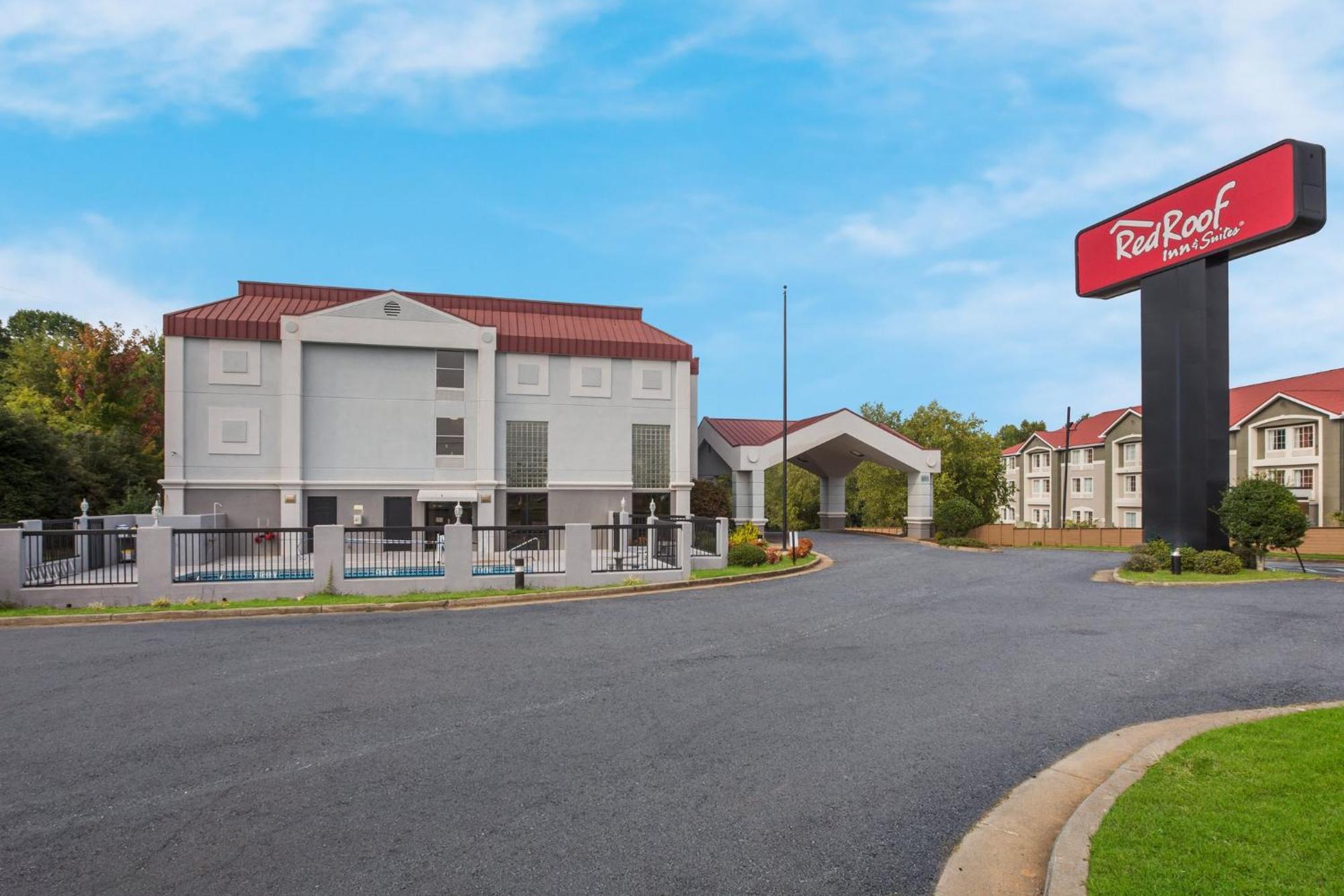 Red Roof Inn & Suites Ньюнан Екстер'єр фото